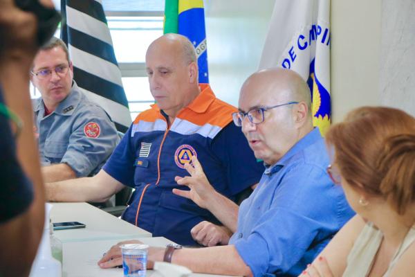 Prefeito discute criação do Comitê de Enfrentamento aos Eventos Climáticos